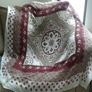 Pretty, lightweight big square scarf/wrap